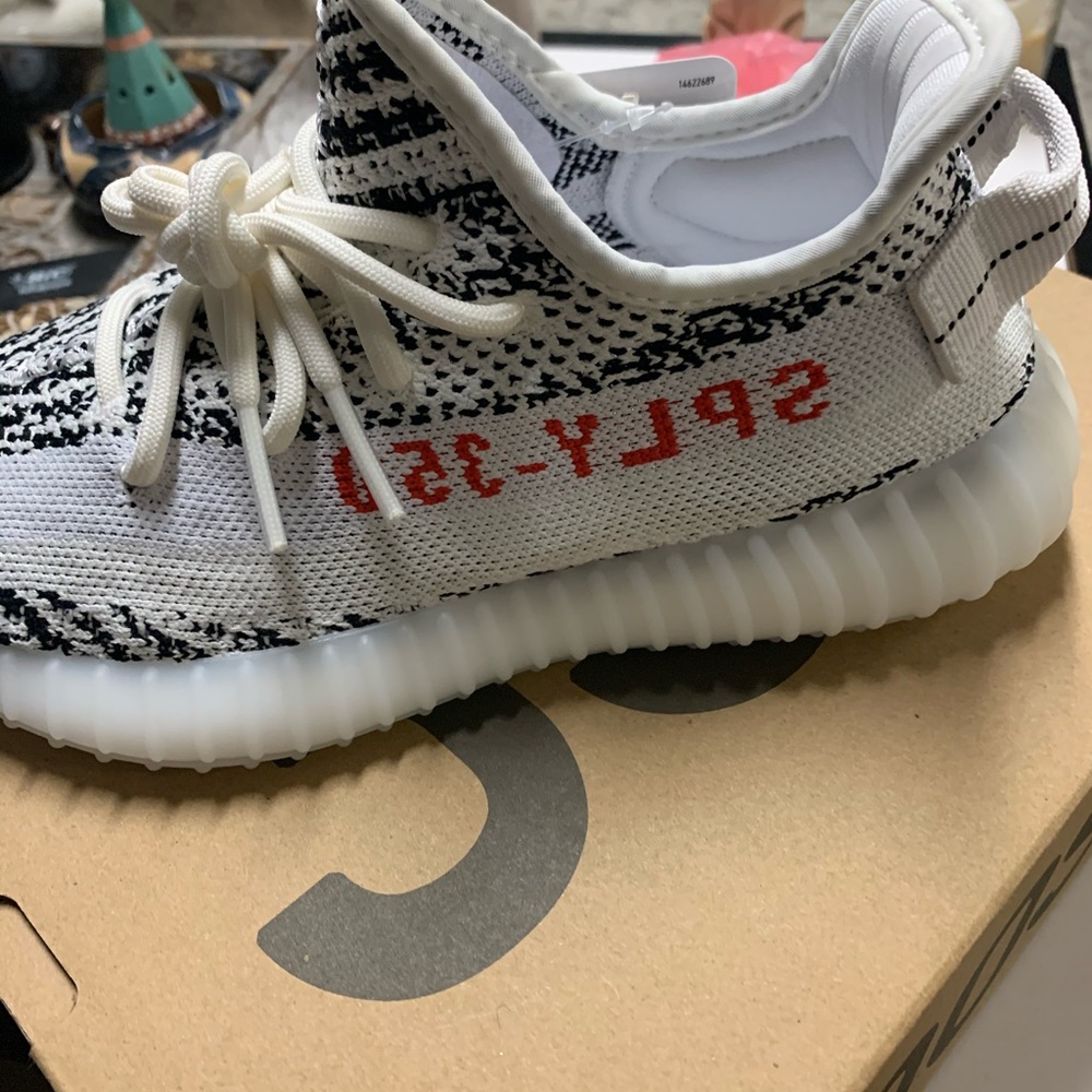 Yeezy Boost 350 Zebra size 4 1/2 men - Picture 4 of 8